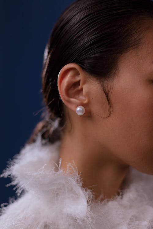 Free Close-Up of a Woman Wearing Her White Pearl Earring Stock Photo