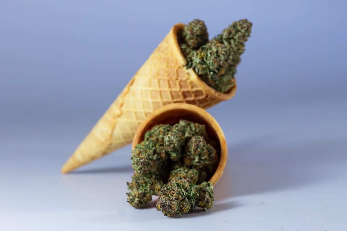 Foto d'estoc gratuïta de cànnabis, cons de gelat, espai per a text