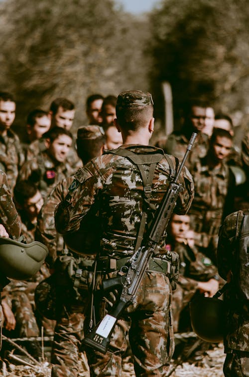 Gratis stockfoto met achteraanzicht, camouflage, gewapend Stockfoto