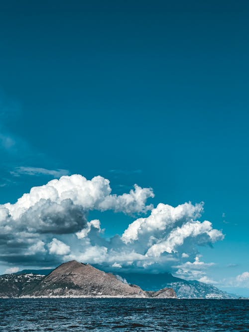 Free Blue Seascape and Cloudscape Stock Photo