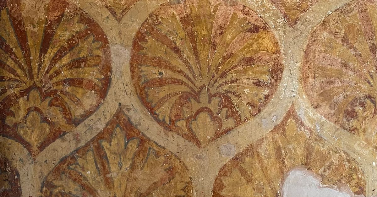 Fresco Texture Antique Wall with Ornamental Fresco · Free Stock Photo