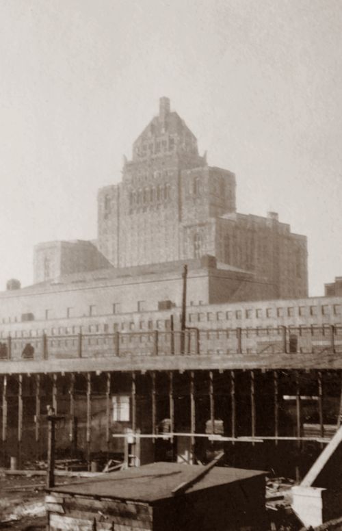 Free Sepia-toned image of a grand historical building showcasing vintage architecture. Stock Photo