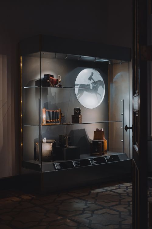 Illuminated freestanding museum display case