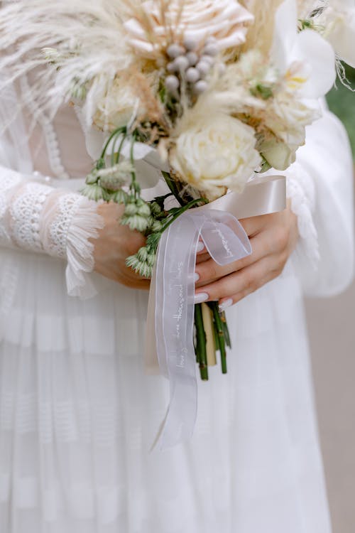 Photos gratuites de bouquet, femme, fleurs