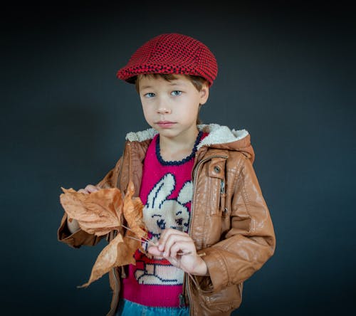Безкоштовне стокове фото на тему «дитина, кепка, коричневий»