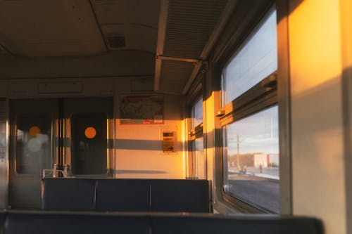 免费 公共交通工具, 玻璃窗, 空座位 的 免费素材图片 素材图片