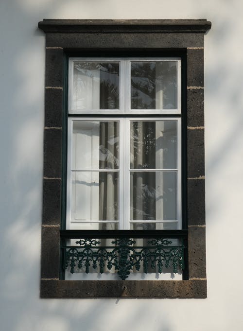 Kostenloses Stock Foto zu außendesign, fensterrahmen, glasfenster