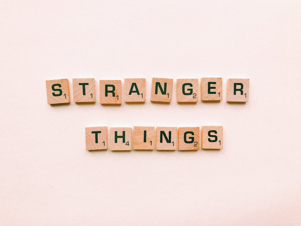 Free Stranger Things Lettera Piastrelle Stock Photo