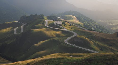 Fotos de stock gratuitas de carretera de montaña, cerros, forma de relieve