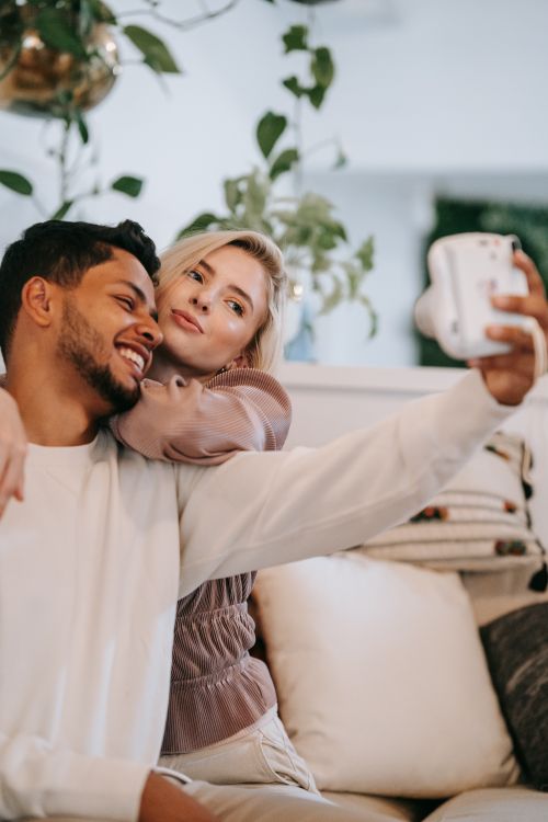 Free Happy couple taking a selfie, showcasing their love and togetherness indoors. Stock Photo