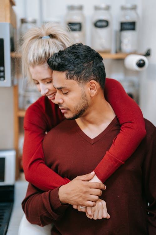 Kostenloses Stock Foto zu beziehung, frau, interracial paar