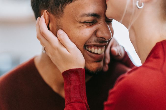 Online dating: starting a conversation on a niche platform