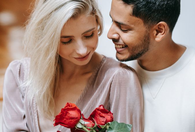Online dating: starting a conversation on a niche platform