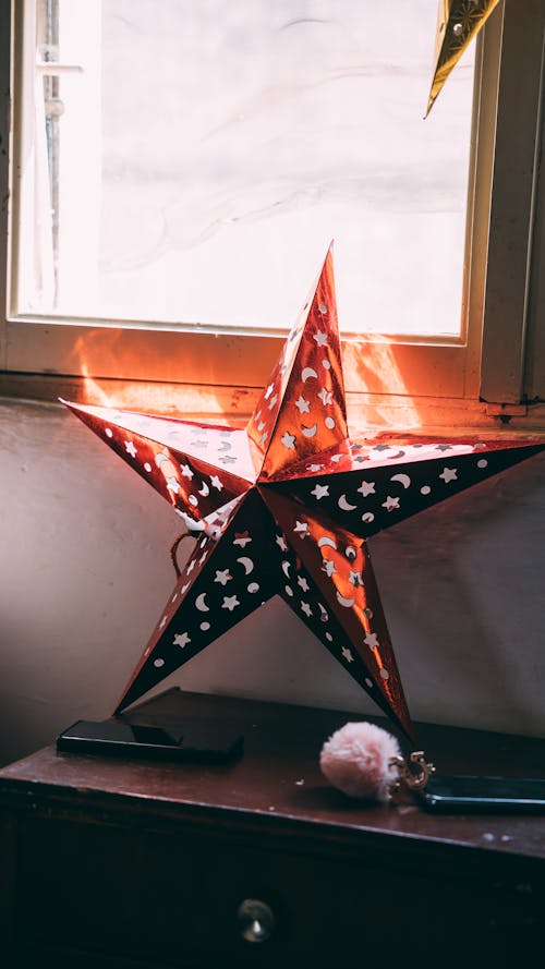 Red Star on the Table