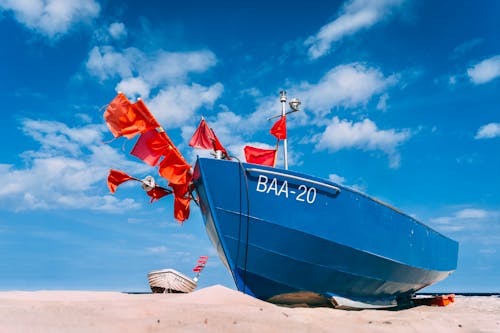 Immagine gratuita di bandiere, barche, cielo azzurro