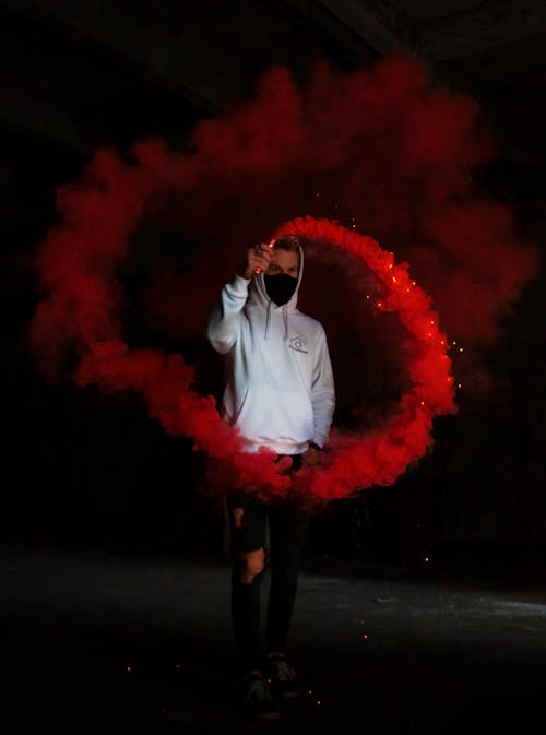 Photos gratuites de bombe fumigène, homme, individu