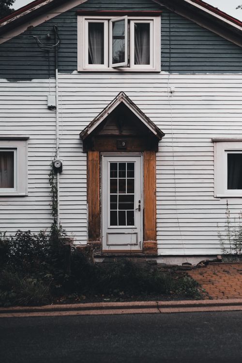 Free Rustic entrance of a wooden house with vintage charm, perfect for architecture enthusiasts. Stock Photo