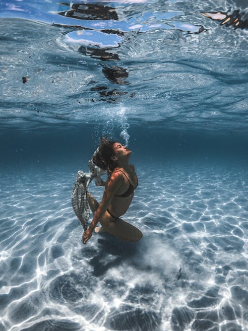 Free A Woman Underwater Stock Photo