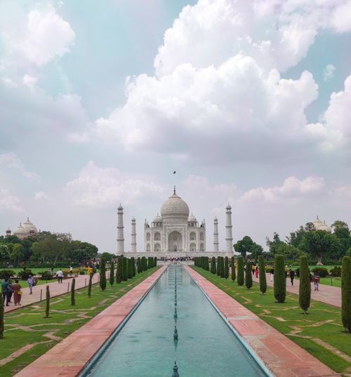 Free Stunning view of the Taj Mahal and its reflection in Agra, capturing its architectural beauty. Stock Photo