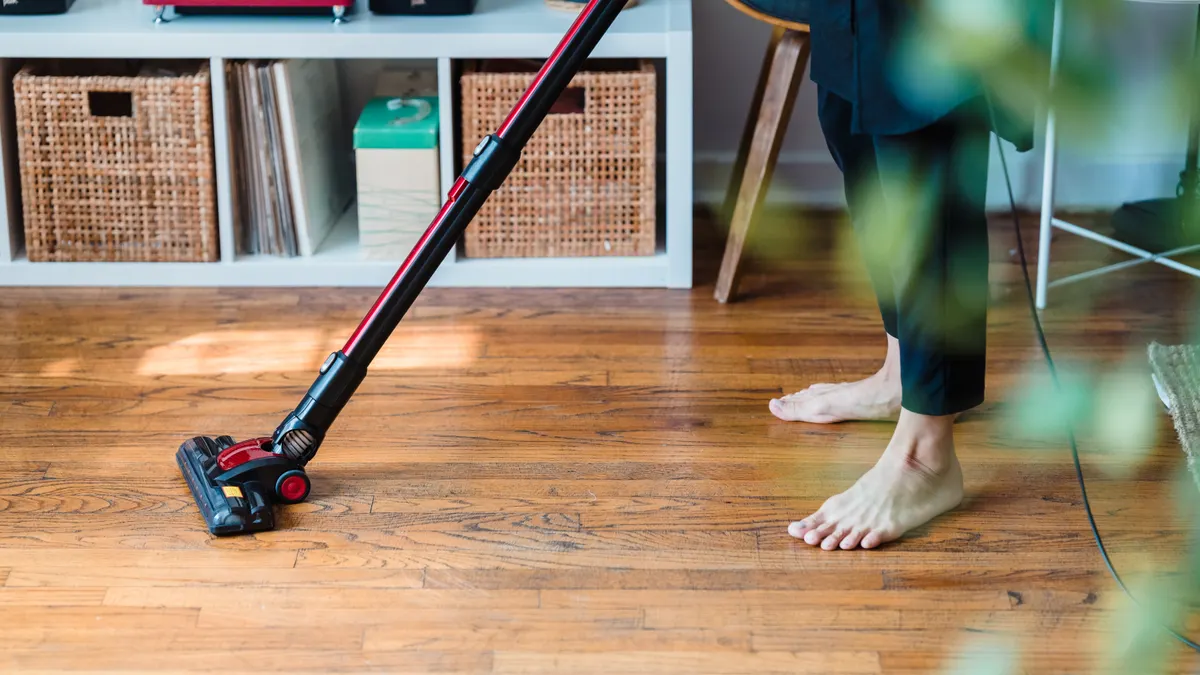 Exploring Dyson'
style=