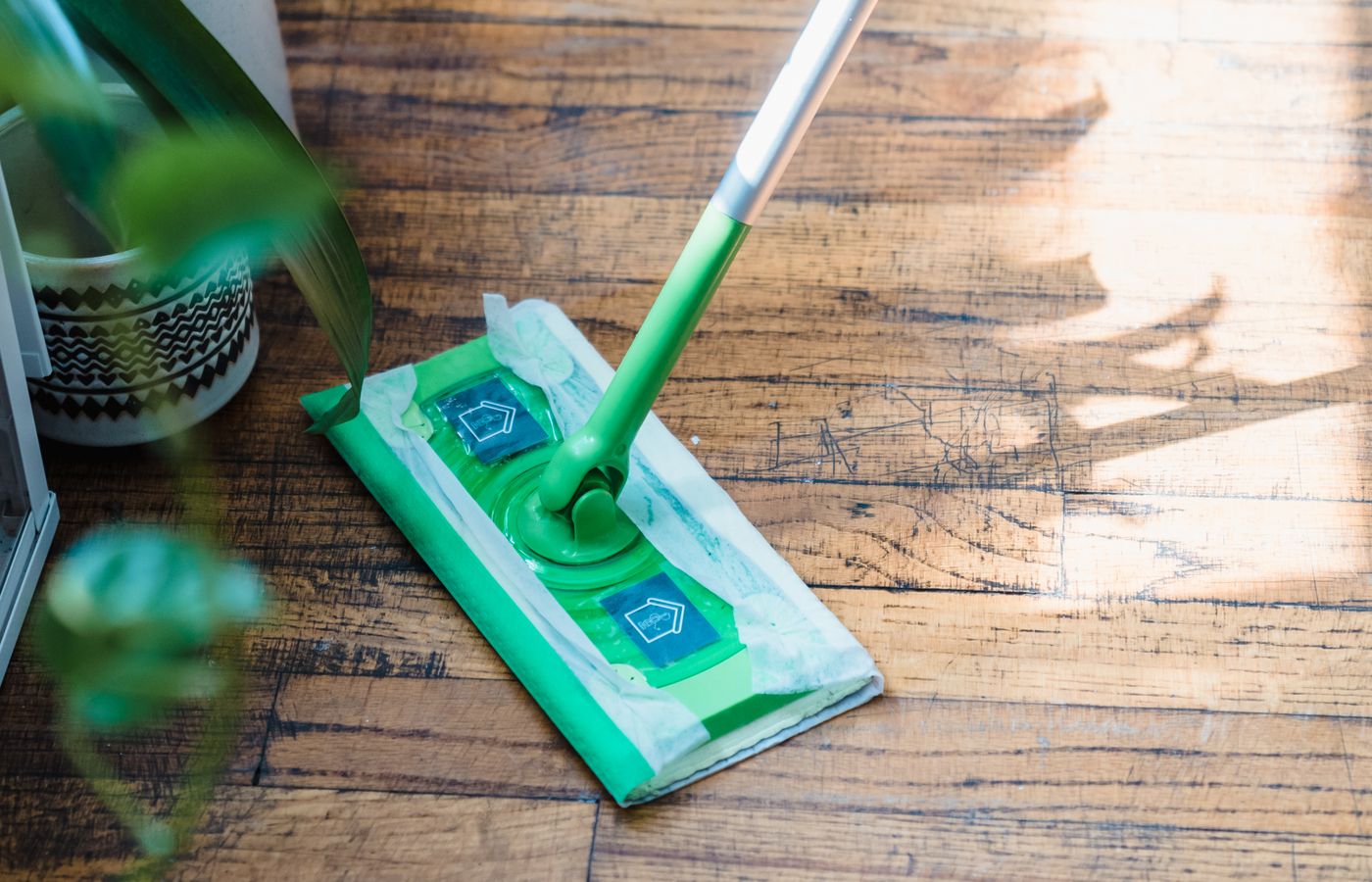 Mop cleaning a wood floor — stock photo