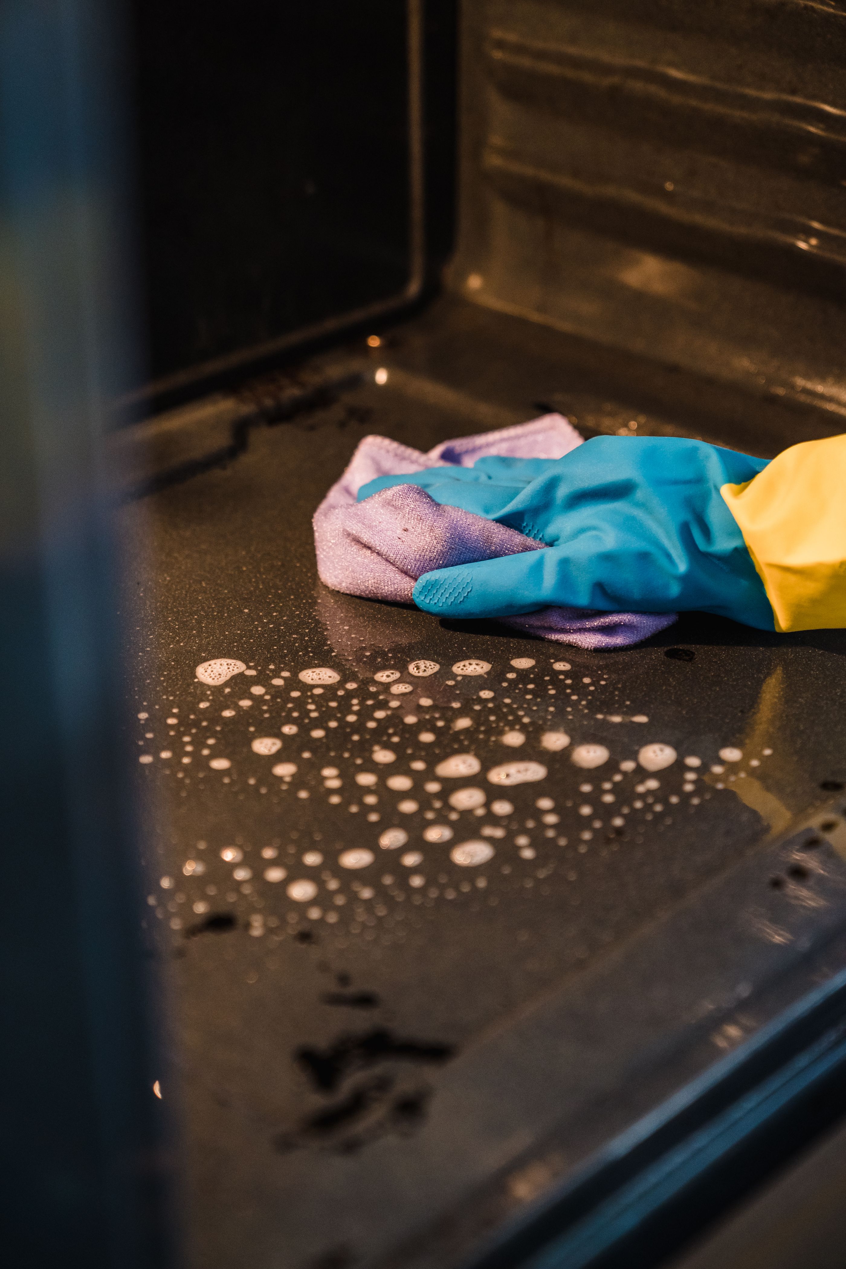 Oven Cleaning Hacks That Actually Work in 2026 (and the Ones That Don't)