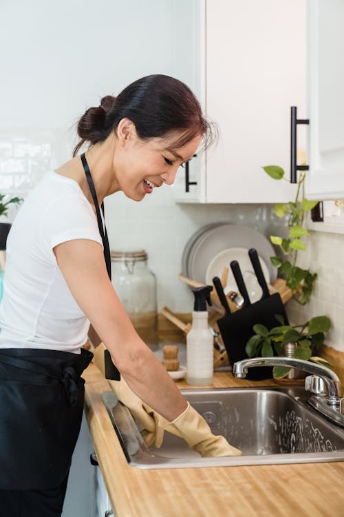 Free Happy Woman Cleaning the Sink Stock Photo
