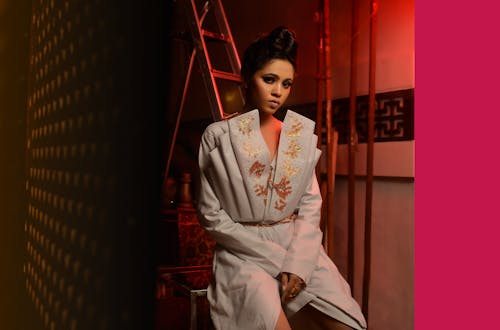 Asyalı kadın, Beyaz elbise, esmer içeren Ücretsiz stok fotoğraf
