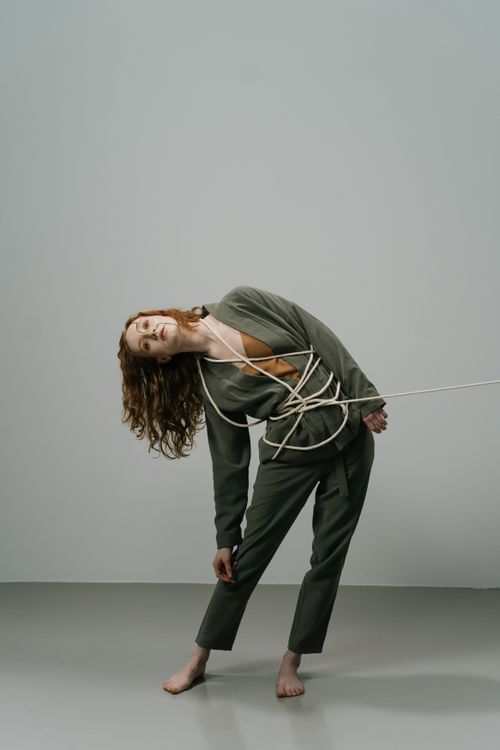Free Artistic portrait of a woman in a studio, illustrating concepts of struggle and mental health. Stock Photo