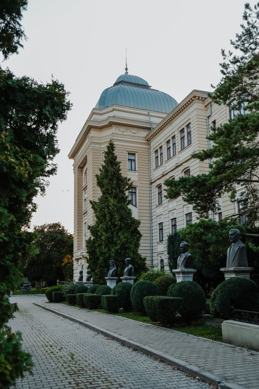 Clădirea renovată a Școlii Gimnaziale Mihai Eminescu din Năsăud Clădirea renovată a Școlii Gimnaziale Mihai Eminescu din Năsăud