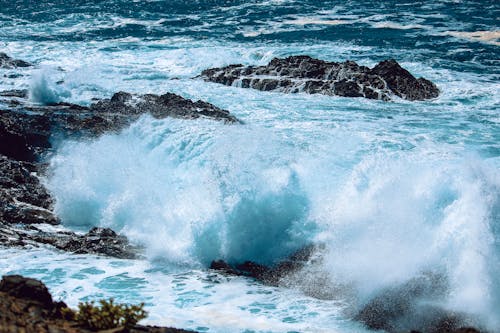 Sea Waves With Rocks