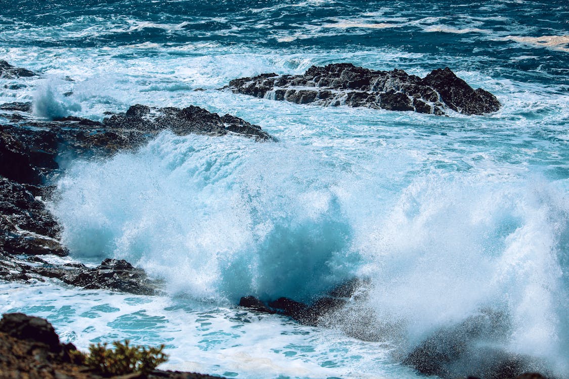 Kayalıklı Deniz Dalgaları