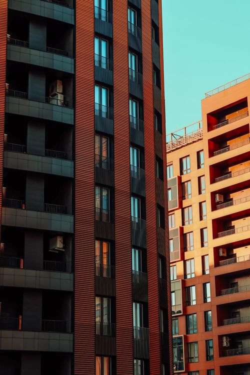 Free Vertical shot of modern apartment buildings showcasing architectural design with balconies. Stock Photo