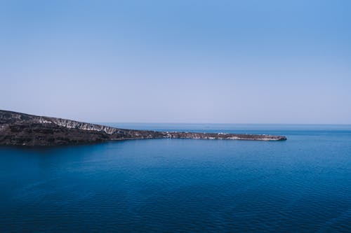 Fotobanka s bezplatnými fotkami na tému exteriéry, modrá obloha, more