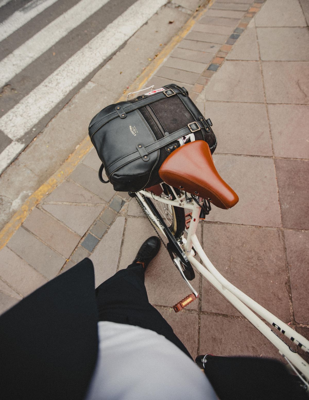 Urban bicycle equipped with practical cycling accessories