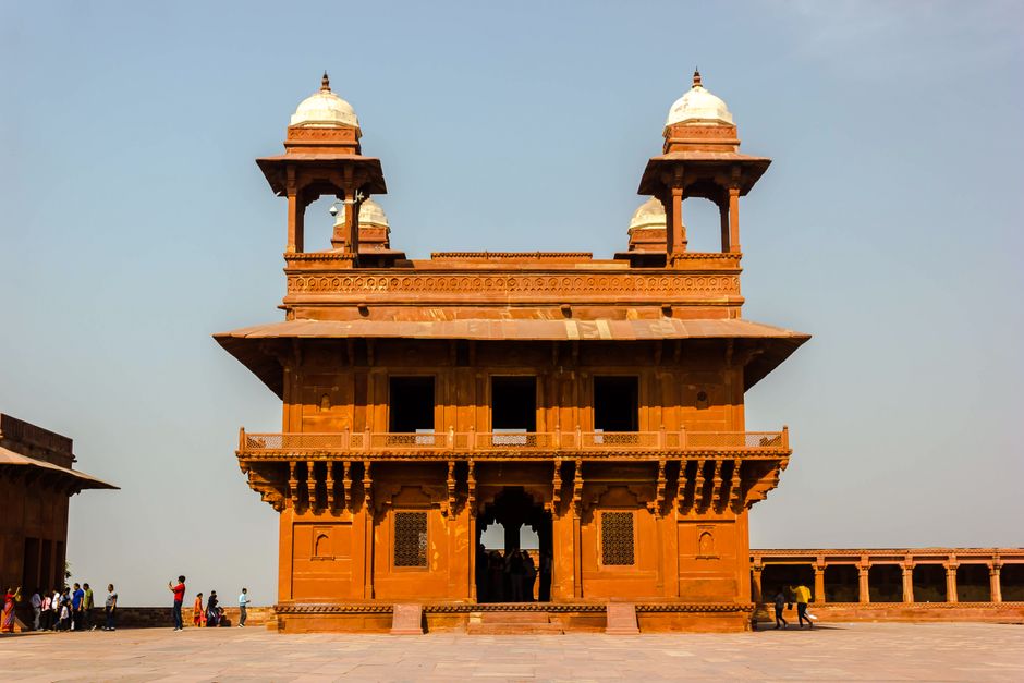 Explore the architectural beauty of Diwan-i-Khas at Fatehpur Sikri, a UNESCO heritage site in India.