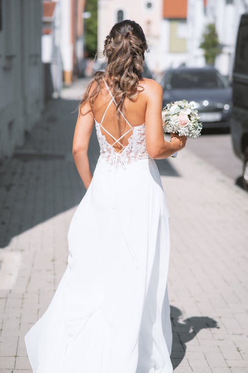 Gratis lagerfoto af backless, blomster, brudekjole