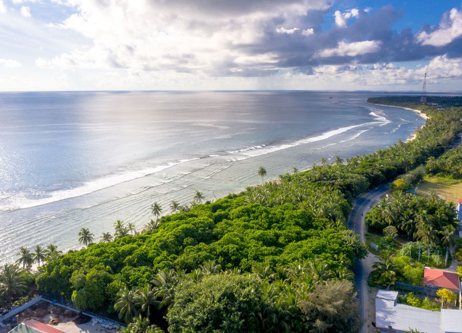 A stunning aerial view of Fuvahmulah's tropical coastline in the Maldives.