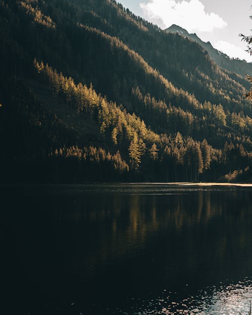 Fotobanka s bezplatnými fotkami na tému hora, jazero, kopec