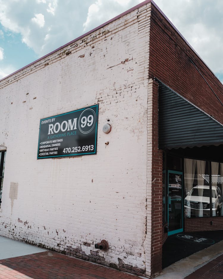 Building Exterior With A Commercial Sign 