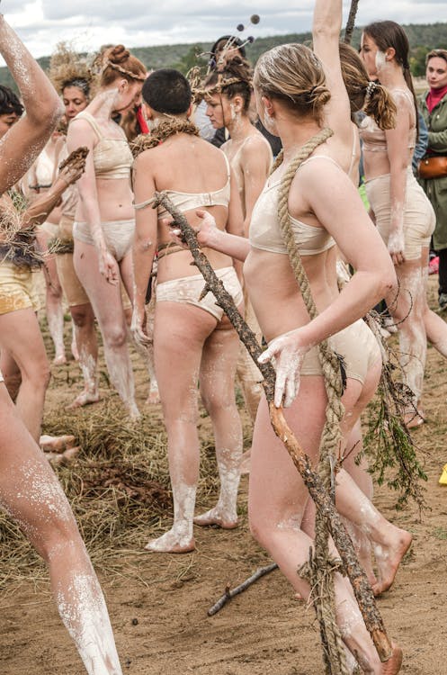 A Group of Women in their Underwear in a Live Performance · Free Stock Photo