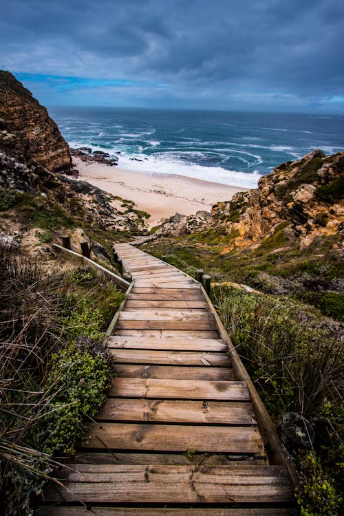 grátis Escadas De Madeira Para A Praia Foto profissional