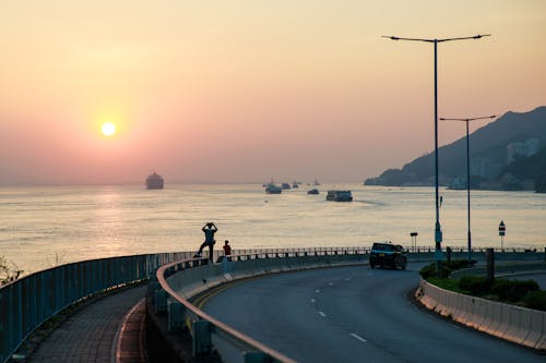 Foto d'estoc gratuïta de aigua, alba, autopista