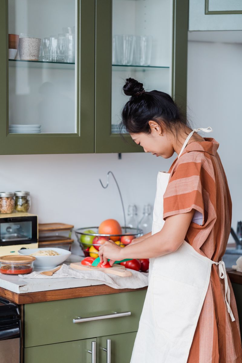 Coach slicing fresh vegetables on a kitchen counter