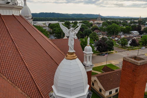 Statue of Angel with Trumpet on Dome of Concrete Building 