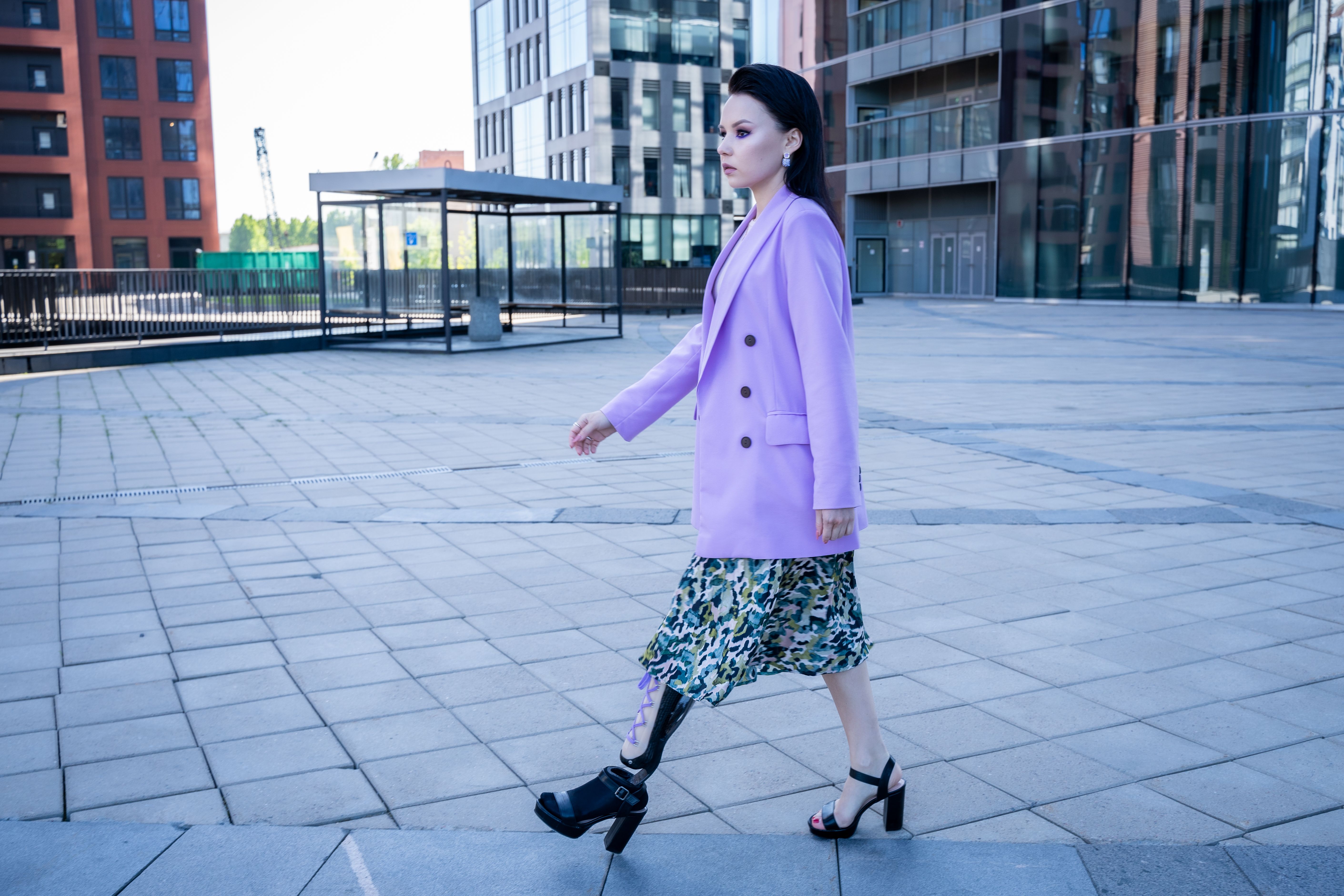 Estilo mulher 50 anos moderna: elegância no dia a dia