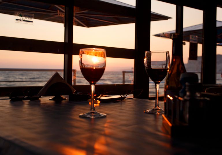 Online dating: starting a conversation on a niche platform