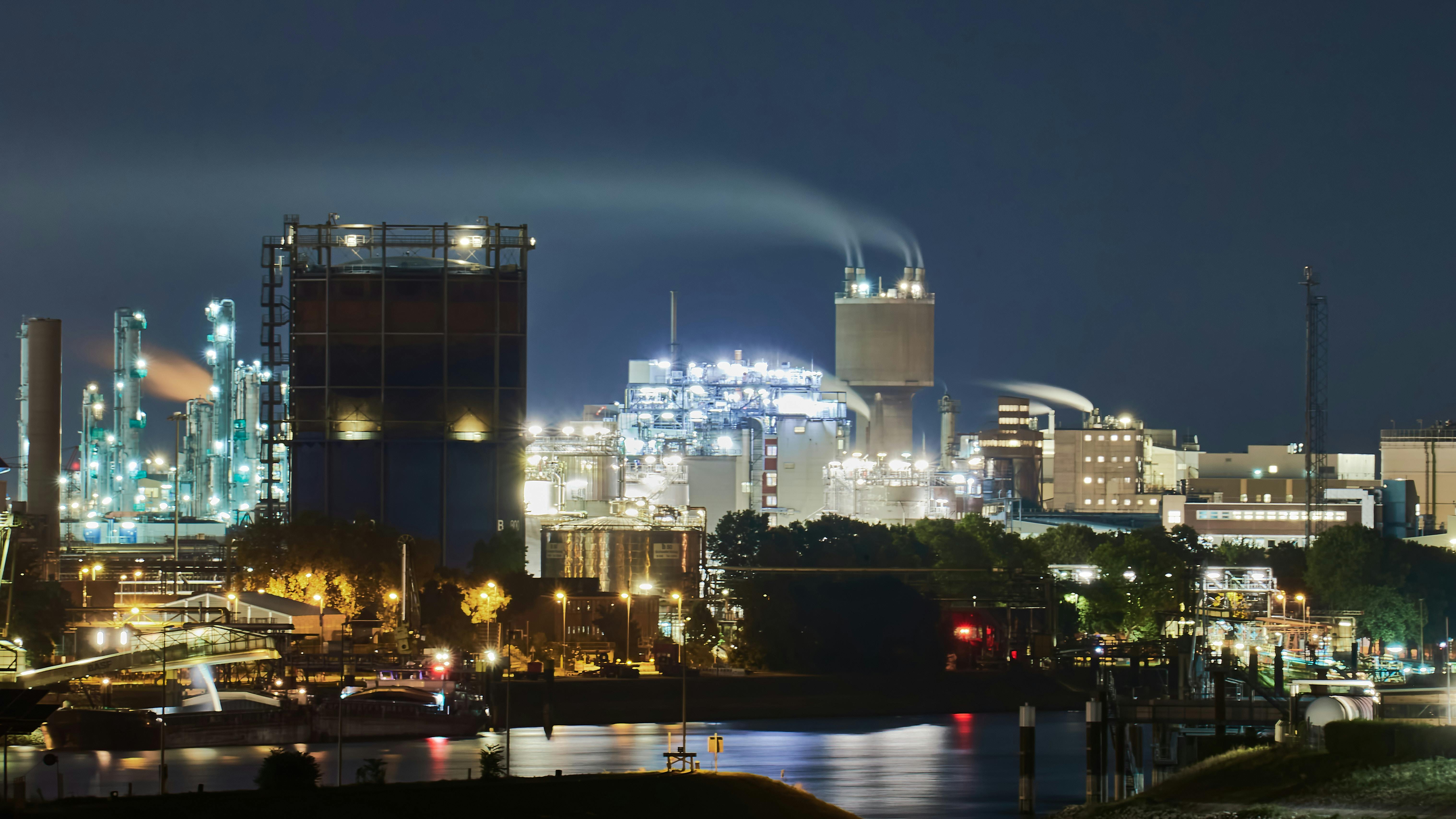Alcoa Settles With Retirees Over Life Insurance Coverage Cuts — Photo by Roy S. on Pexels