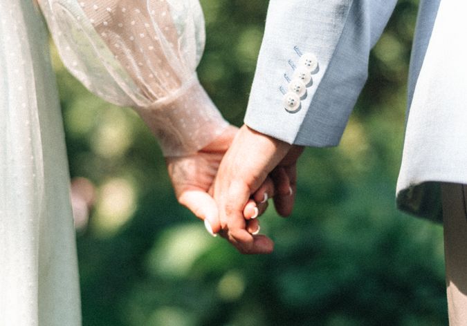 Online dating: starting a conversation on a niche platform