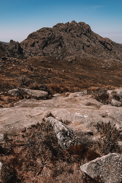 dağ, dikey atış, kayalar içeren Ücretsiz stok fotoğraf
